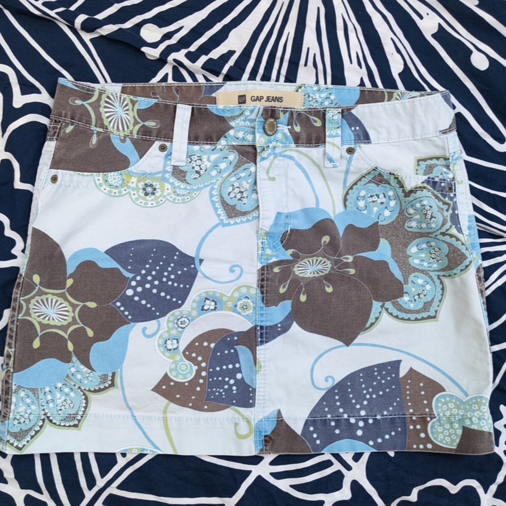 Vintage Gap floral lowrise mini skirt size 6